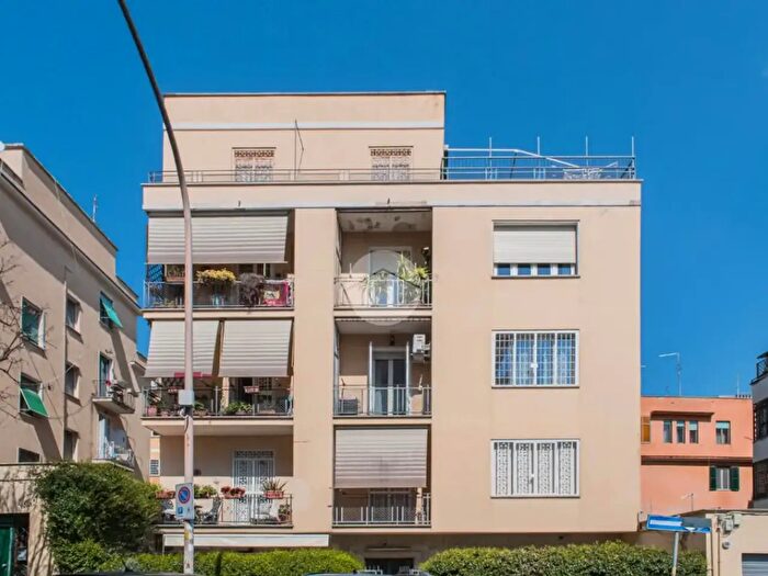 Appartamento trilocale in vendita in Via Folco Portinari, Roma