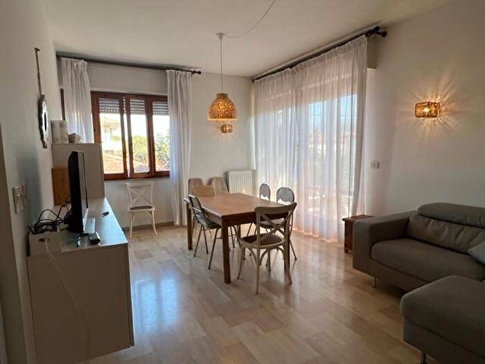 Appartamento con 5 locali in affitto in Via I Maggio, Lido di Camaiore, Camaiore