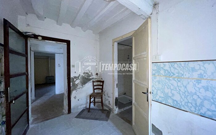 Casa quadrilocale in vendita in Piazza Felice Cavallotti, Gualtieri