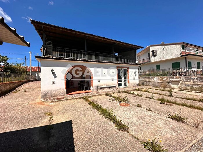 Casa con 6 locali in vendita in Via delle Giunchiglie Spezzano della Sila, Spezzano Della Sila