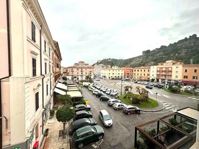 Appartamento trilocale in vendita in Via del Quartiere, Terracina