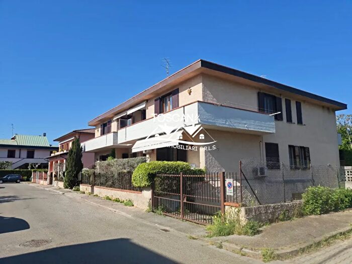 Appartamento con 6 locali in vendita in Campi Bisenzio