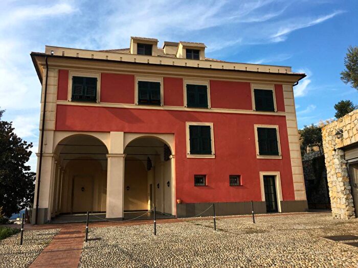 Appartamento con 5 locali in affitto in Via Nino Cervetto, Cornigliano, Genova