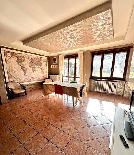 Appartamento quadrilocale in vendita in Corso Enotria, Alba