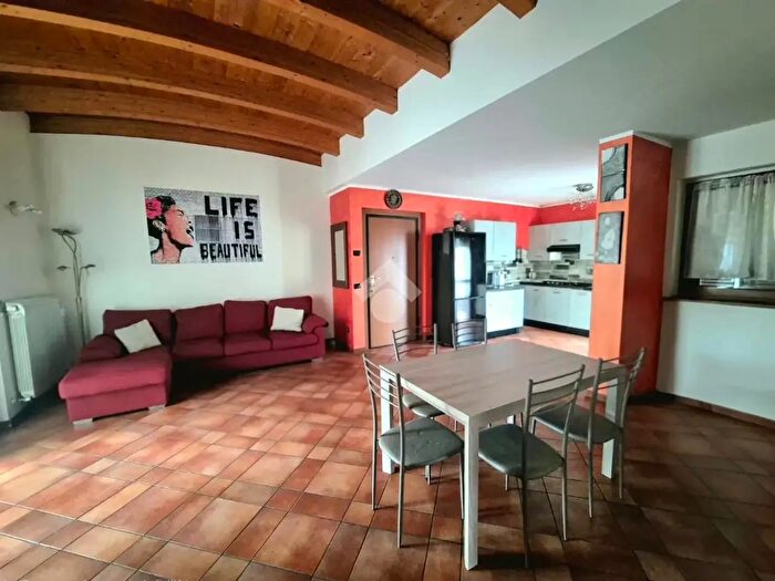 Appartamento trilocale in vendita in Via Eugenio Curiel, Mezzago