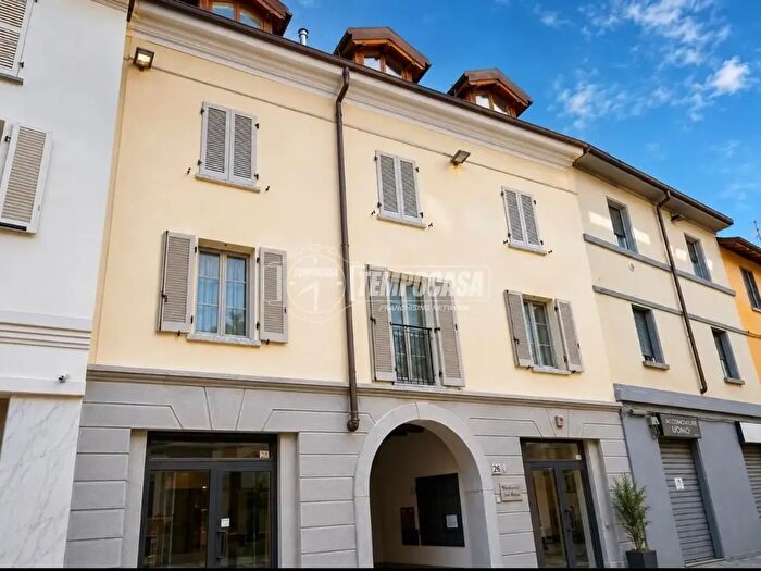 Appartamento trilocale in vendita in Via Giuseppe Mazzini, Villasanta
