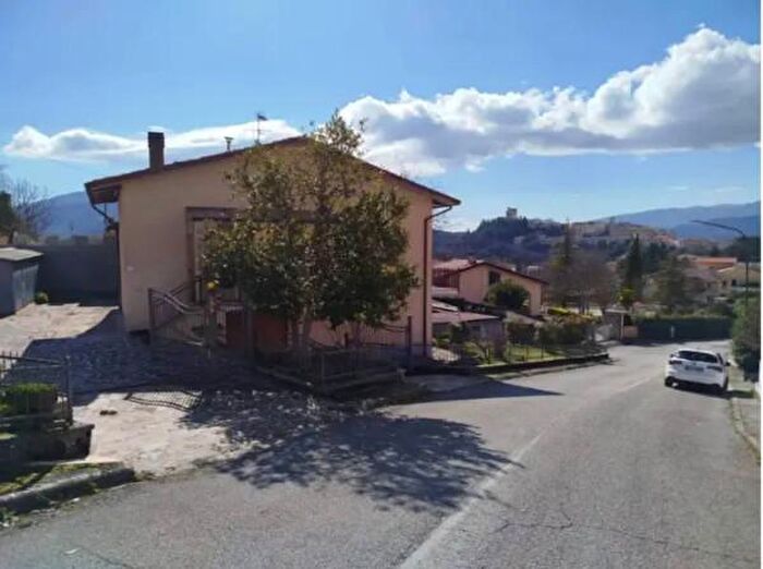 Casa con 6 locali in vendita in Via Collecchie, Nocera Umbra