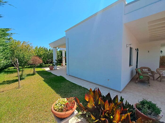 Casa con 7 locali in vendita in Carovigno