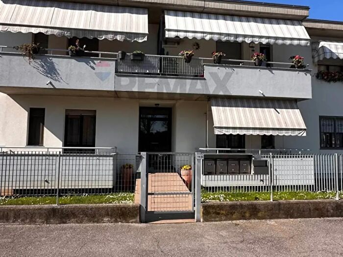 Appartamento quadrilocale in vendita in Osio Sotto