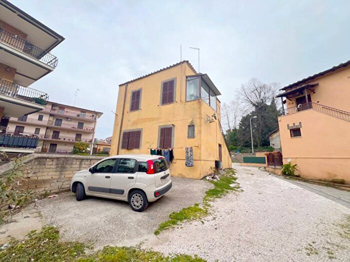 Appartamento trilocale in affitto in Via Trilussa, Centro, Albano Laziale