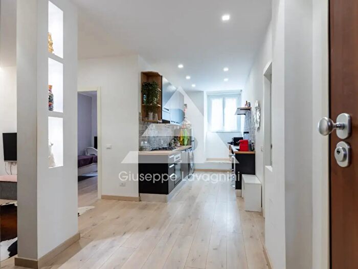 Appartamento trilocale in vendita in Via Caltagirone, Roma