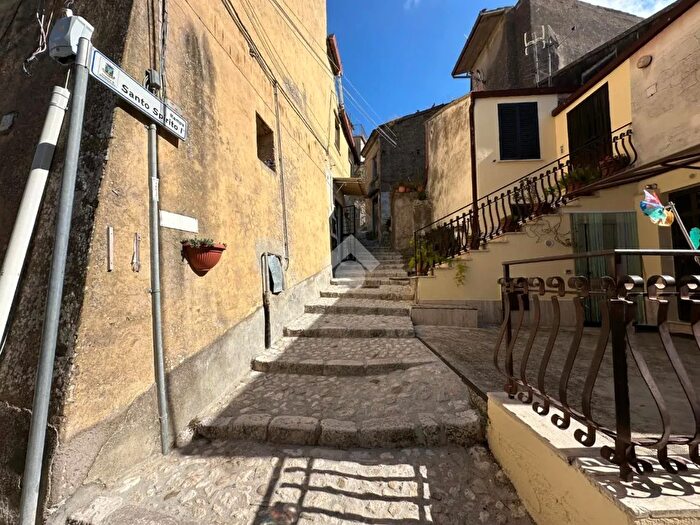 Casa quadrilocale in vendita in Via Santo Spirito, Montesarchio