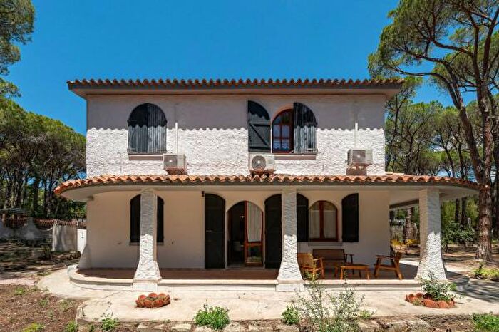 Casa con 6 locali in vendita in Comunione Viale dei Pini, Pula