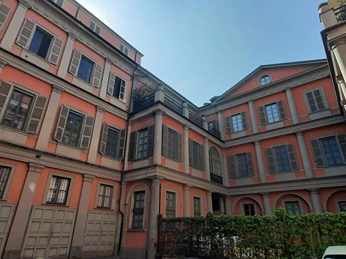 Appartamento bilocale in affitto in Via dellAccademia Albertina, Via della Rocca, Torino