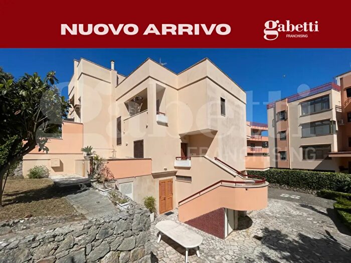 Casa con 7 locali in vendita in Via Calegna, Gaeta