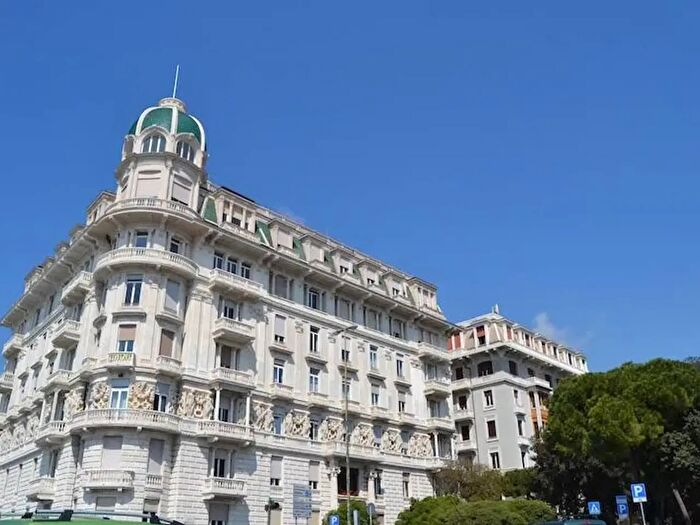 Appartamento con 9 locali in affitto in Via Corsica, Genova