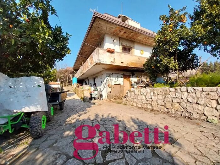 Casa con 6 locali in vendita in Via Annunziata, Baia E Latina