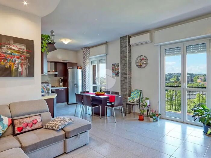 Appartamento quadrilocale in vendita in Via G Mameli, Gallarate