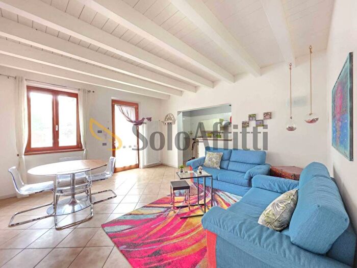 Appartamento trilocale in affitto in Centro, Valeggio sul Mincio