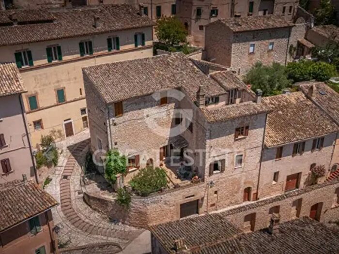 Appartamento con 6 locali in vendita in Via delle Grotte, Trevi