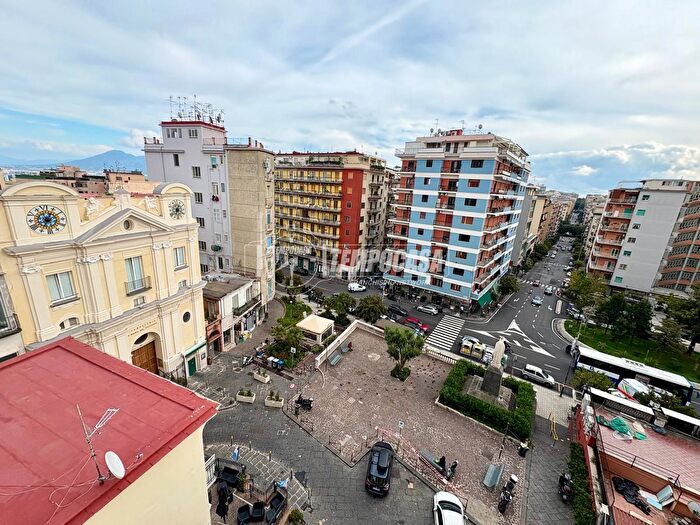Appartamento con 5 locali in vendita in Piazzetta Arenella, Napoli