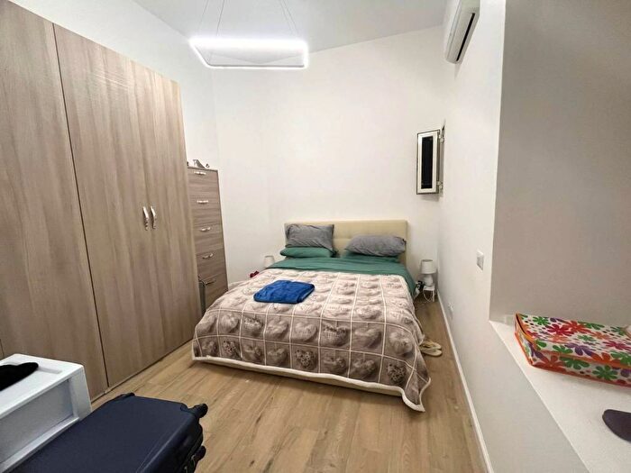 Appartamento bilocale in affitto in Piazzetta Arcangelo Scacchi, Centro Storico, Napoli