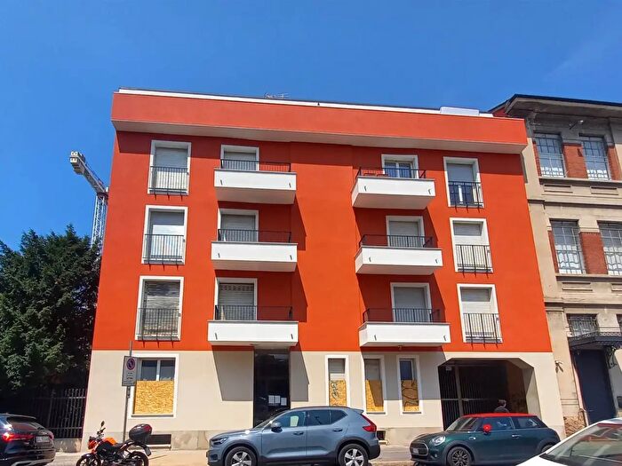 Appartamento trilocale in affitto in Via Maffei, Milano