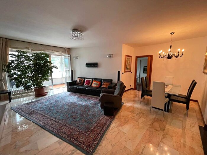 Appartamento con 5 locali in vendita in Piazza Repubblica Villadossola, Villadossola