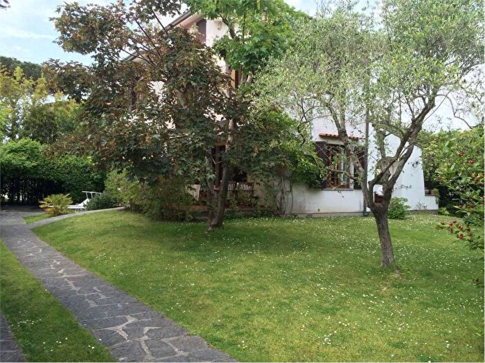 Casa con 6 locali in affitto in Centro, Forte dei Marmi