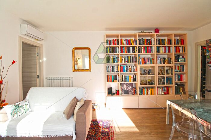 Appartamento trilocale in vendita in Via Felice Carena, Roma