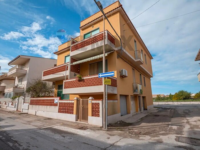 Appartamento con 5 locali in vendita in Viale Tamerici, Pachino