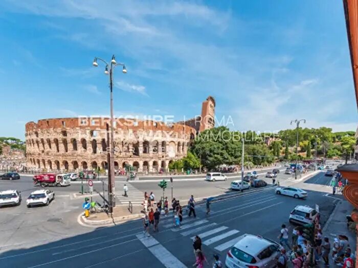 Appartamento quadrilocale in vendita in Piazza del Colosseo, Roma