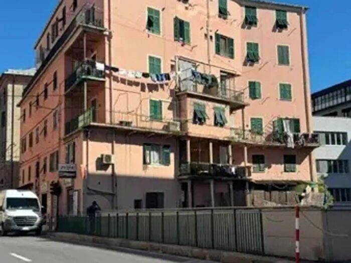 Appartamento con 6 locali in vendita in Via Giotto, Genova