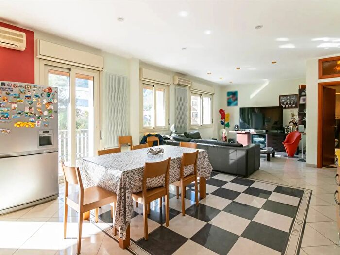 Appartamento con 5 locali in vendita in Via Pietro Castelli, Messina