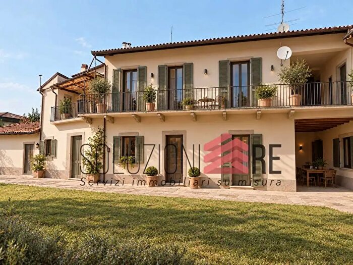 Casa con 10 locali in vendita in Via Bollati, Novara