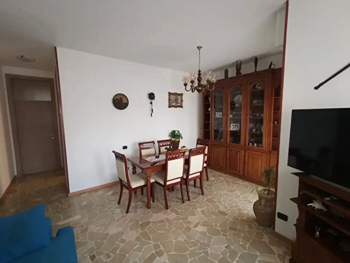 Appartamento trilocale in vendita in Via Artisti del Legno, Meda