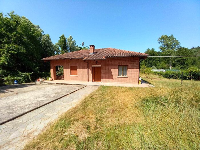 Casa quadrilocale in vendita in Strada del Papa Morialdo At Italy, Castelnuovo Don Bosco