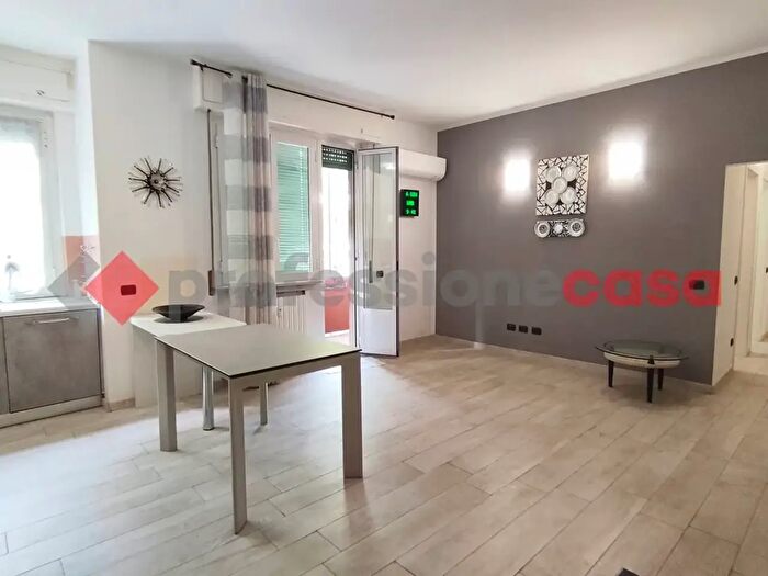 Appartamento trilocale in vendita in Viale Bodio, Milano