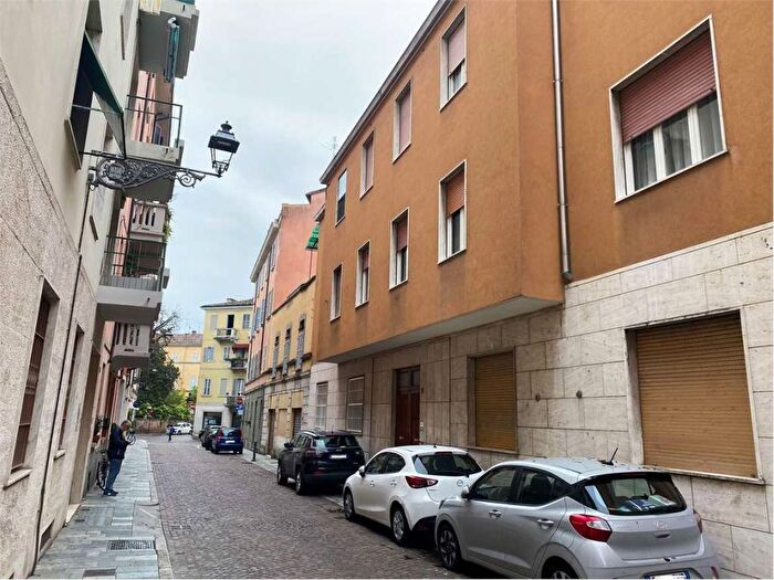 Appartamento con 5 locali in affitto in Borgo Pietro Giordani, Centro Storico, Parma