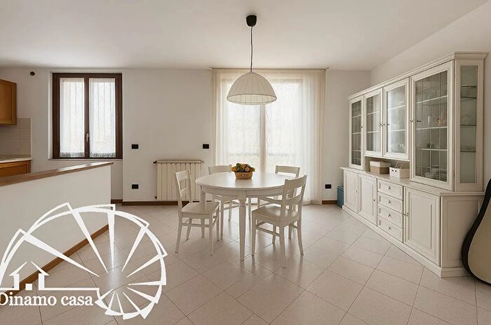 Casa con 5 locali in vendita in Montale