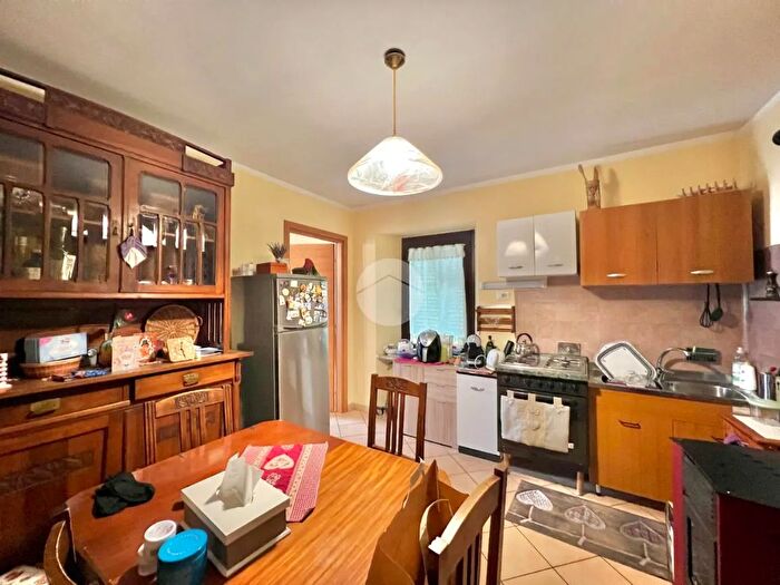 Appartamento bilocale in vendita in Piazza Ventiquattro Maggio, Viu