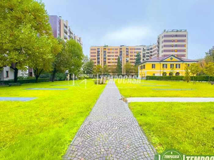 Appartamento quadrilocale in vendita in Via Martiri di Cefalonia, San Donato Milanese