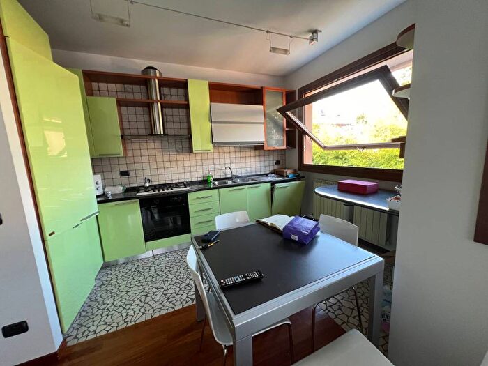 Appartamento trilocale in affitto in Via Vittorio Veneto, Sarnico