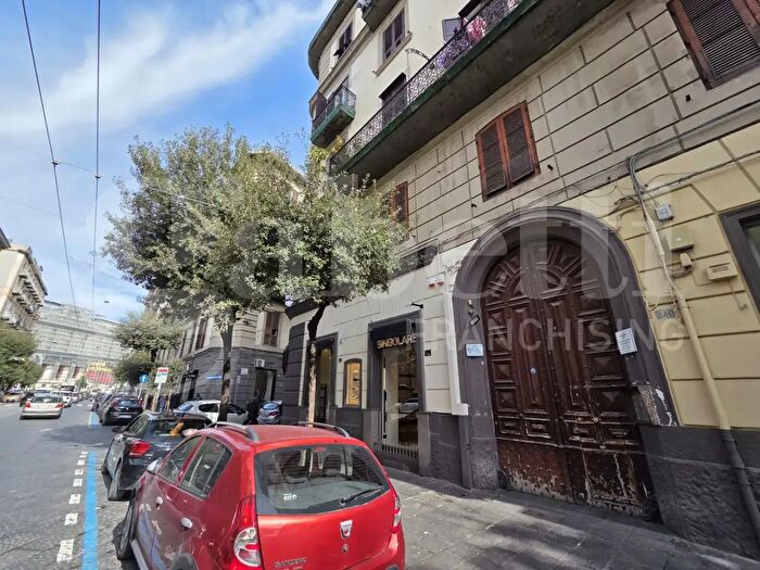 Appartamento con 5 locali in vendita in Corso Giuseppe Garibaldi, Napoli