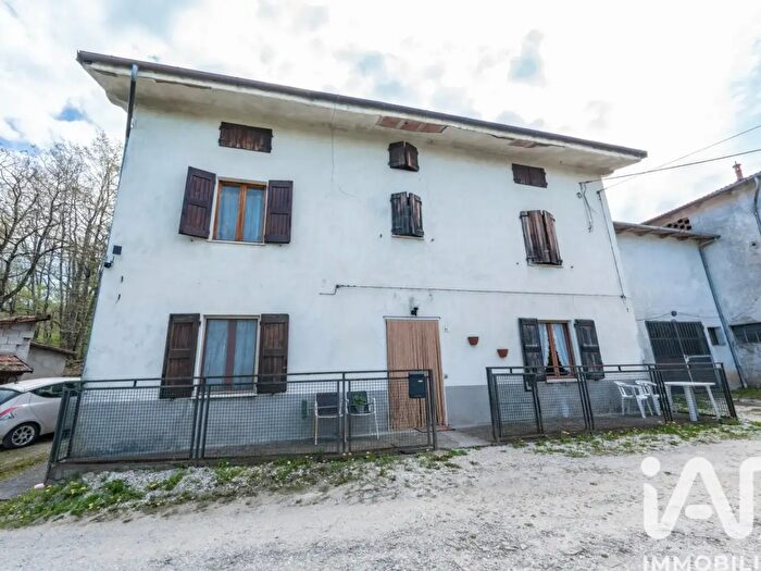Casa con 8 locali in vendita in Via Ca Palazzi, Camugnano