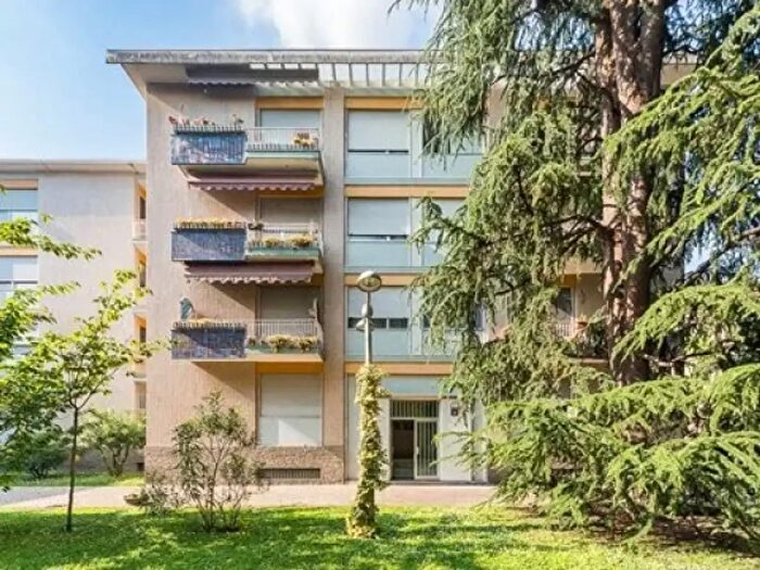 Appartamento quadrilocale in vendita in Via Fonzaso, Milano