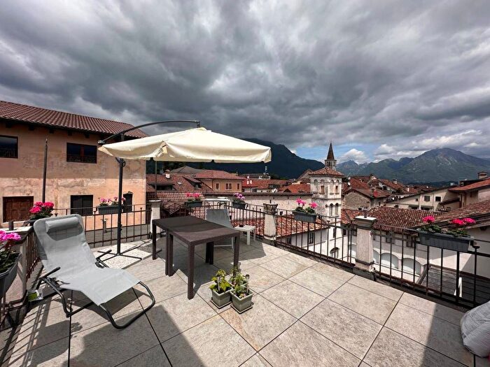 Appartamento trilocale in affitto in Via Piazza Emanuele, Centro, Belluno