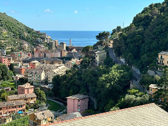 Appartamento trilocale in affitto in via Teriasca, Centro, Sori