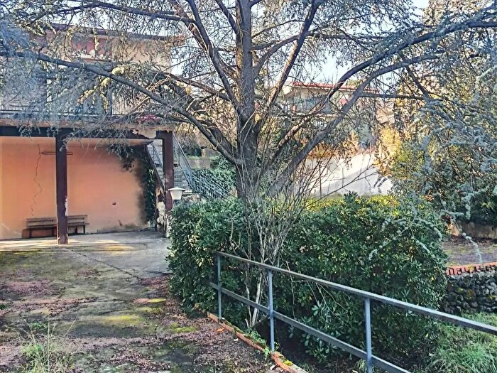 Casa con 6 locali in vendita in Via Tarderia, Pedara