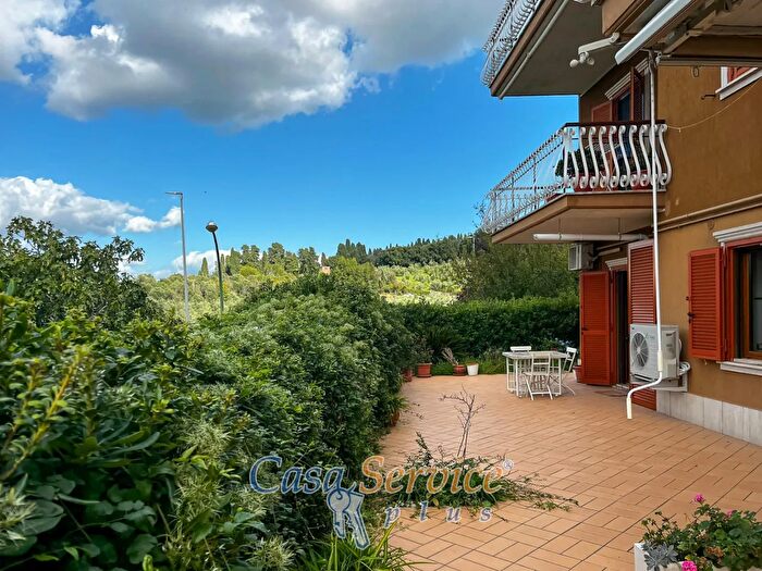 Appartamento con 5 locali in vendita in Via Luigi Zambarelli, Frascati